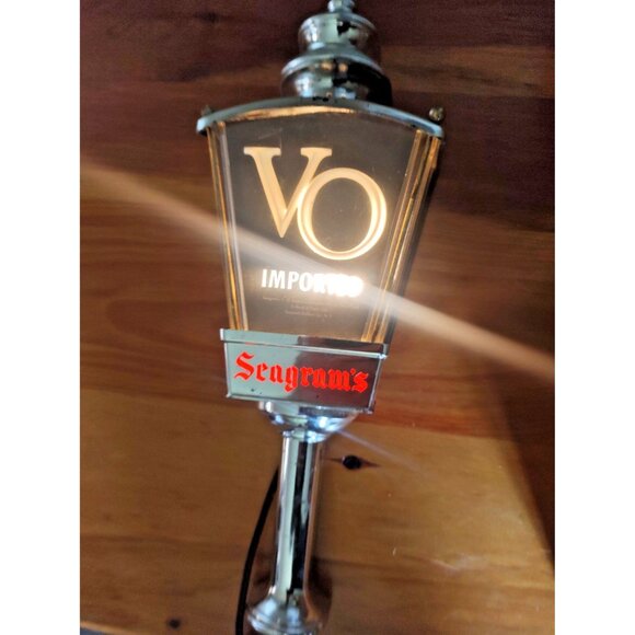 SEAGRAM’S VO WHISKEY LAMP LIGHTED WALL HANGER 6" x 17” SCONCE - Picture 6 of 8